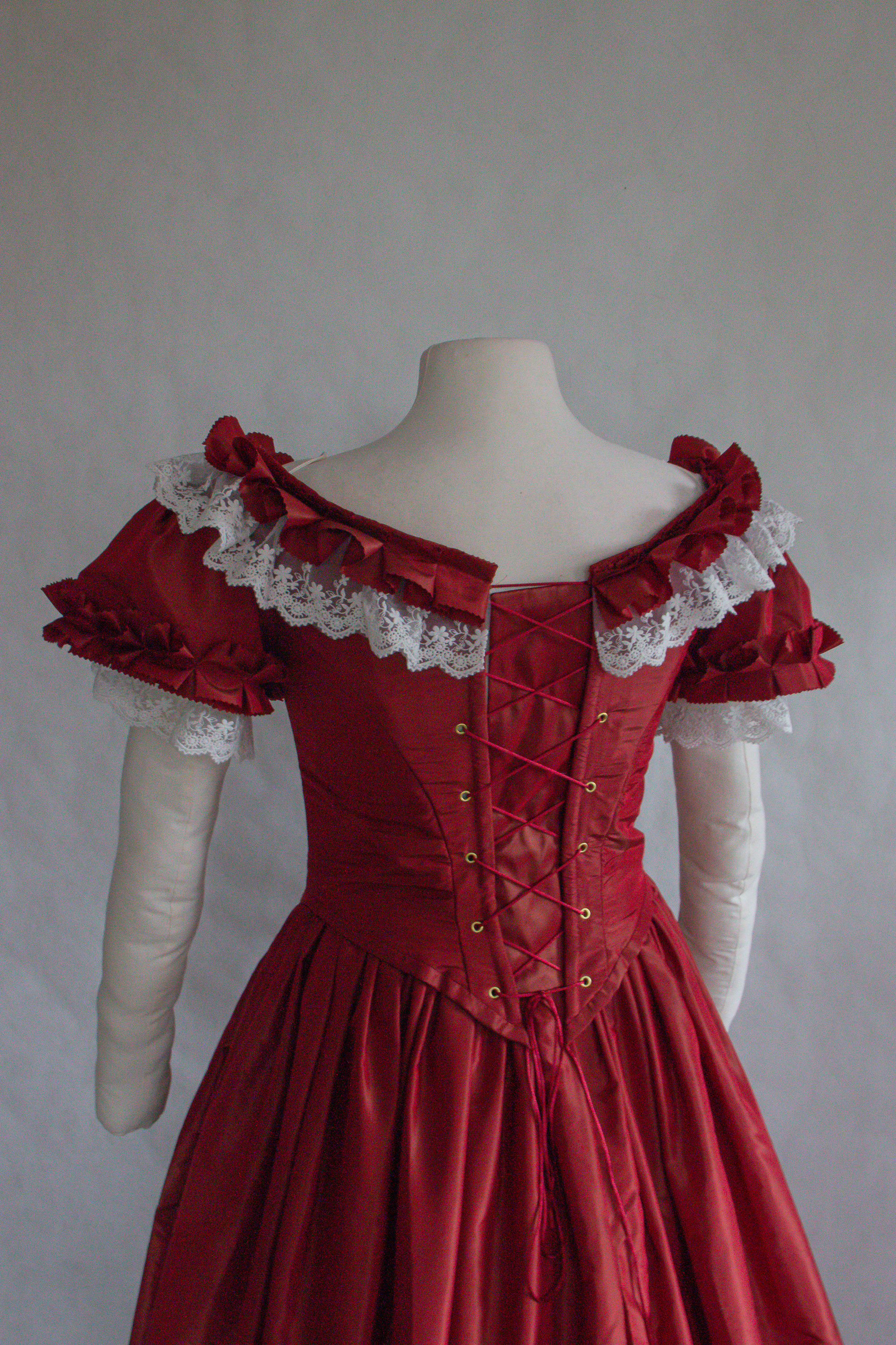 Ballkleid aus Seide um 1840