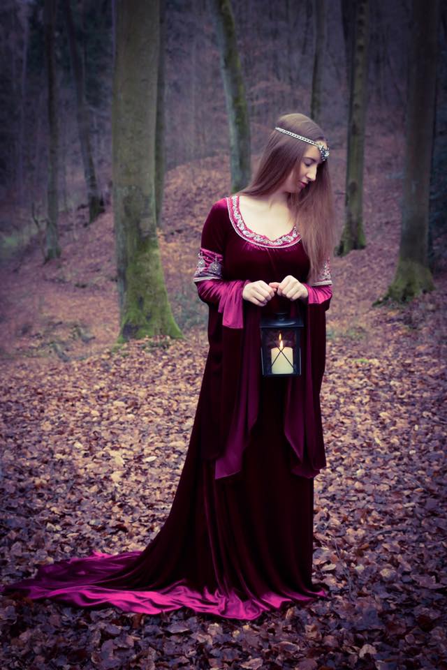 Elbenkleid Arwen Cranberry